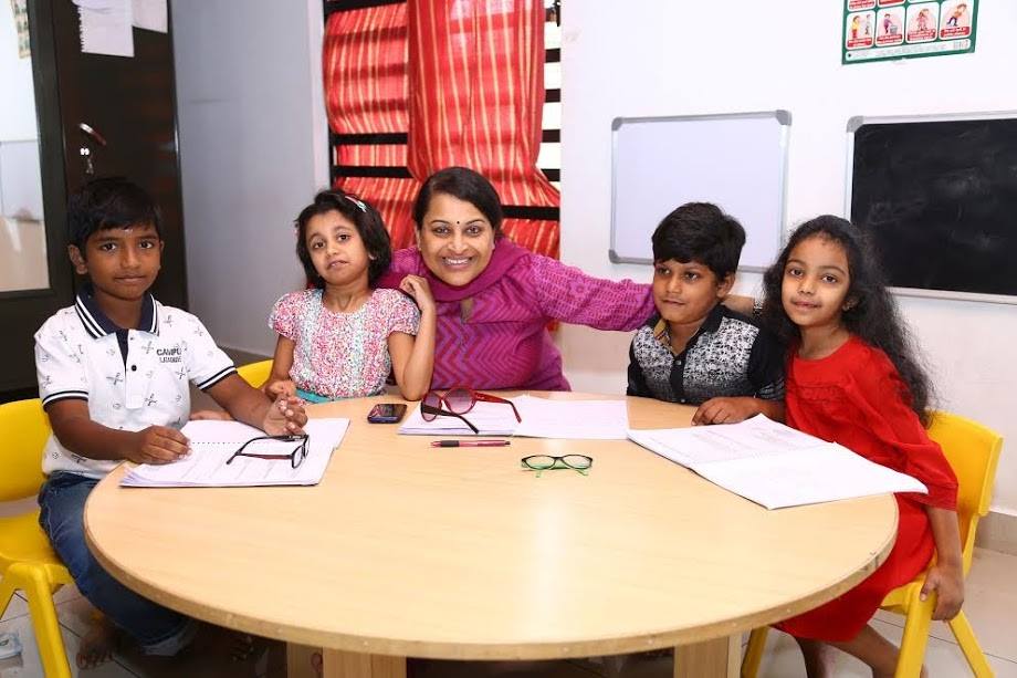 Divyaa Doraiswamy at Gurukulam with her students