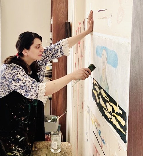 Mahsa Karimi painting a new canvas