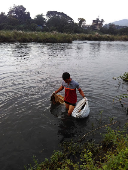 Akshay Sandeep Patil cleaninig River