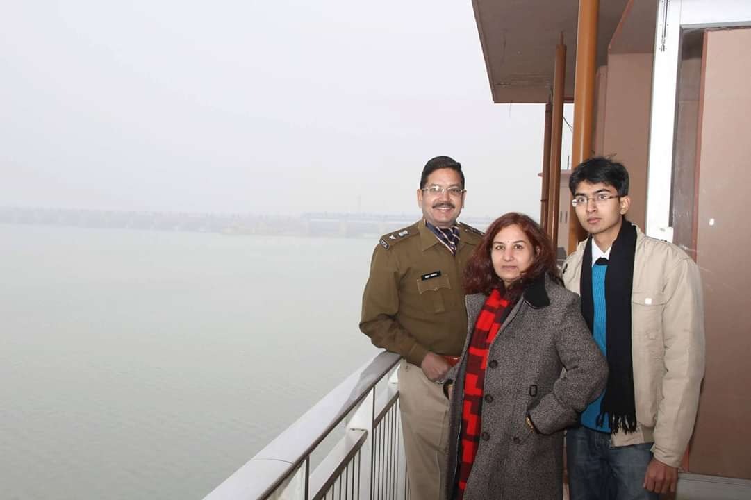 Utkarsh Saxena with his parents