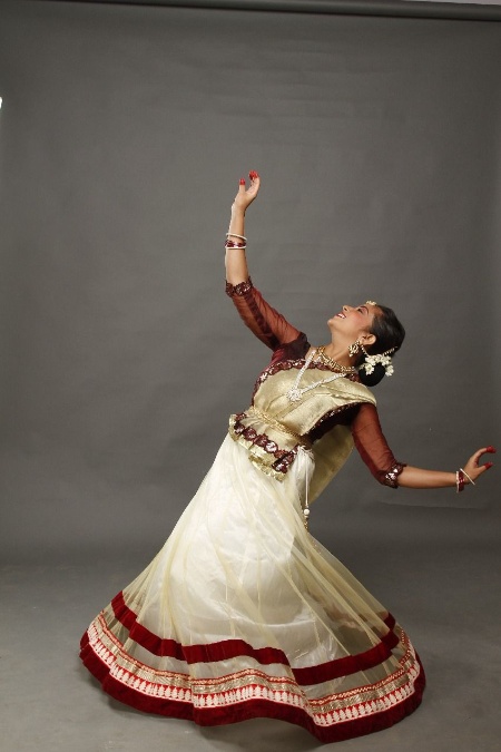 Apurva Bendre dancing kathak
