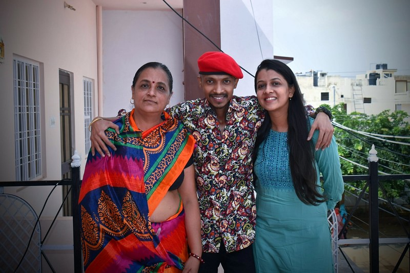 Jayant Kandoi with mother and sister